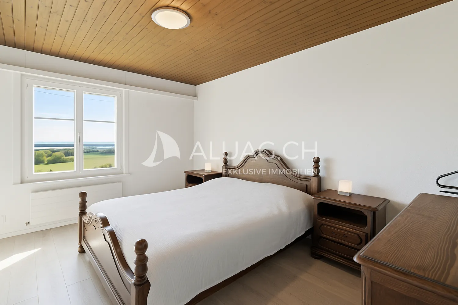 VIELSEITIGER PFERDEHOF MIT ZAHLREICHEN GESTALTUNGSMÖGLICHKEITEN