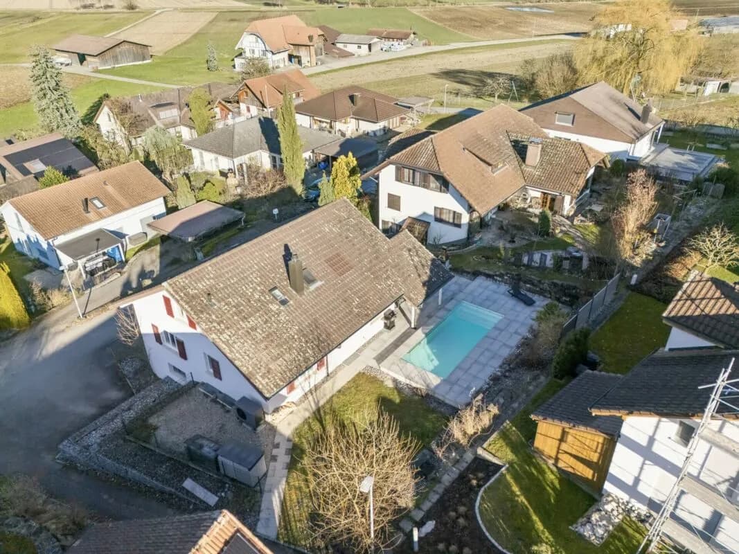 5.5-Zimmer-Einfamilienhaus mit Pool, ländlich und ruhig gelegen