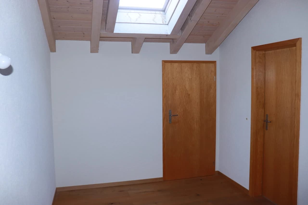 Charmante 3.5-Zimmer-Wohnung mit Galerie und Balkon in Wilderswil!