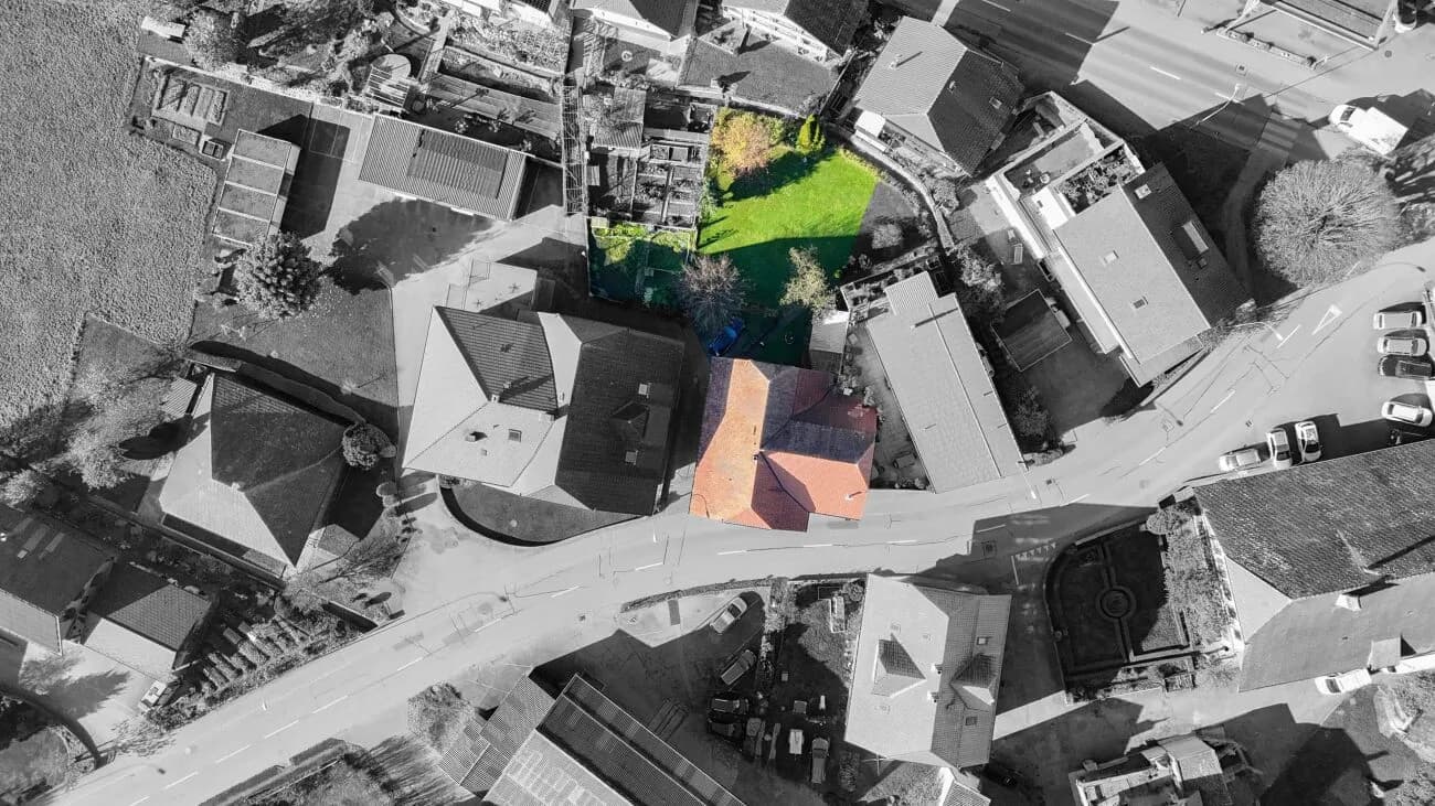 Zweifamilienhaus mit Renovationsbedarf und zusätzlicher Baulandparzelle