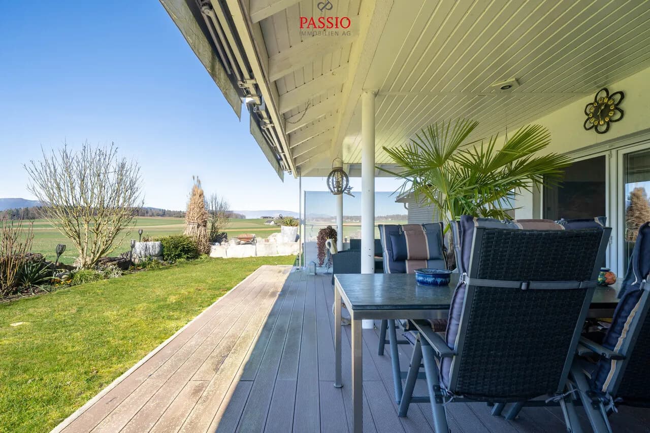 8.5-Zimmer-Mehrfamilienhaus mit 3 Wohnungen an unverbaubarer Lage