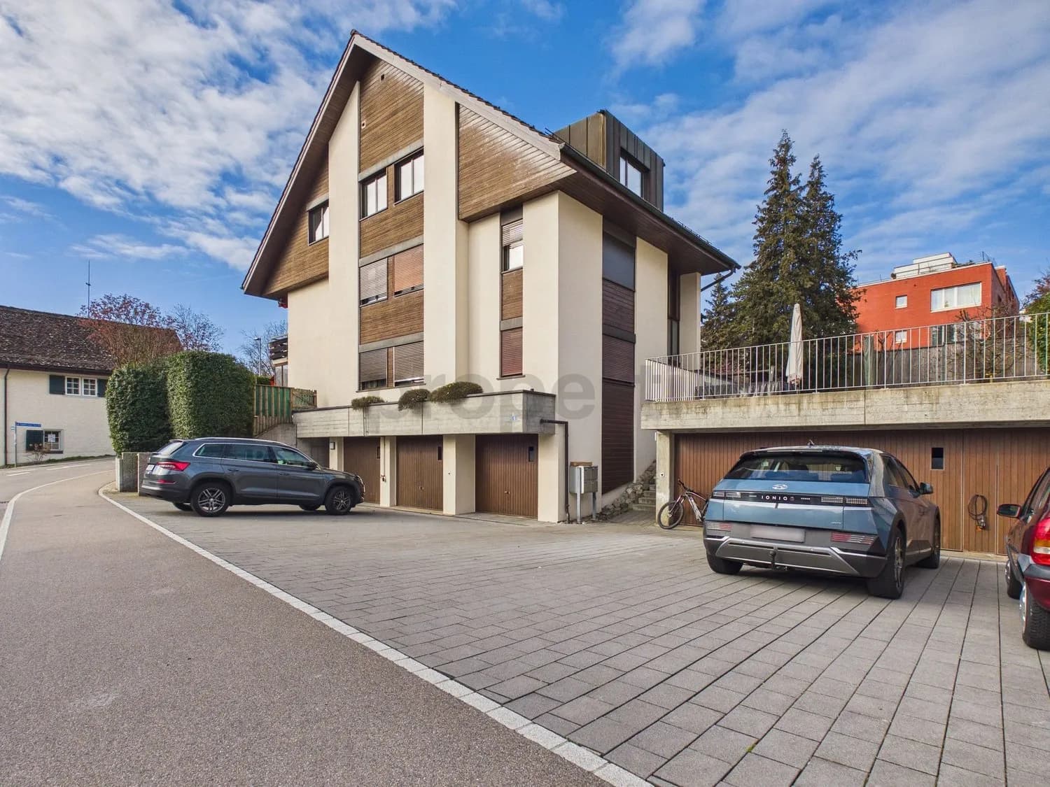 Moderne 5.5-Zimmer-Dachwohnung mit Balkon, Forch