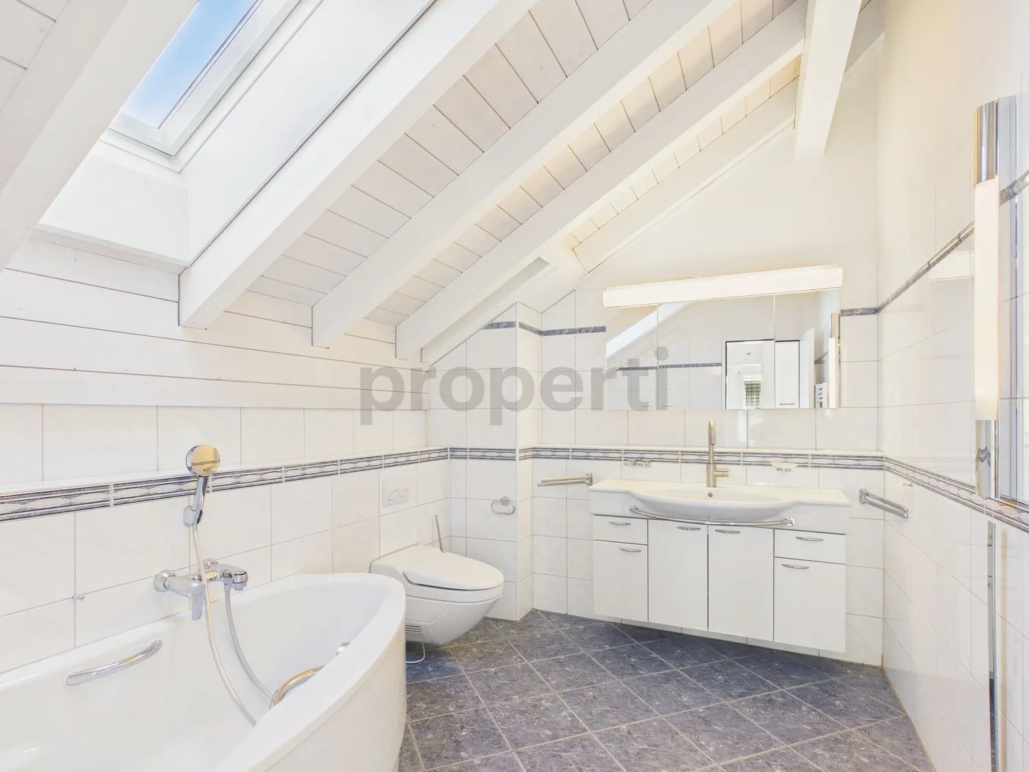 Modern 3.5-Zimmer-Wohnung mit Lift und Tiefgarage, Unterengstringen