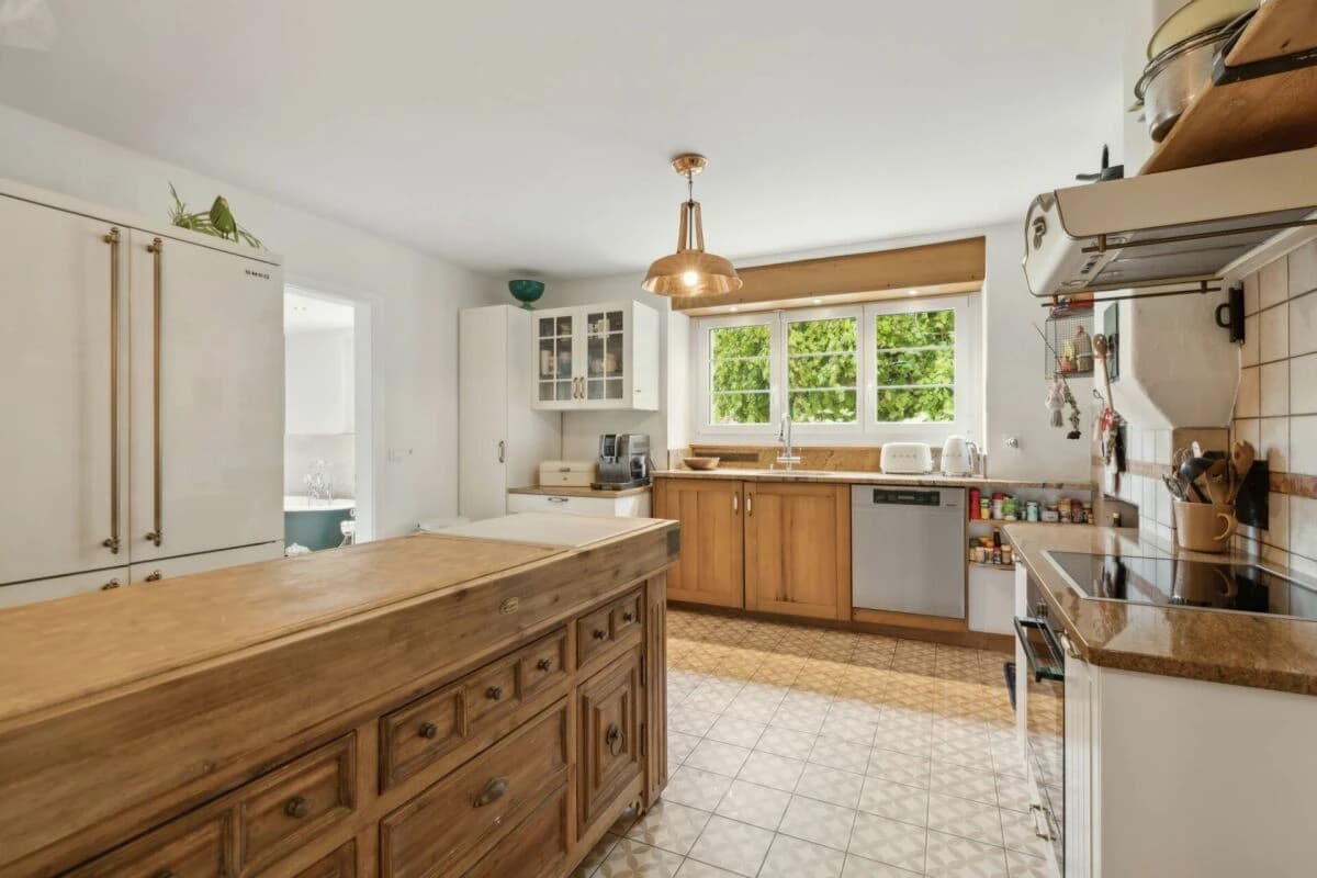 KERN­SANIERTES BAUERNHAUS MIT AUSBAUPOTENZIAL