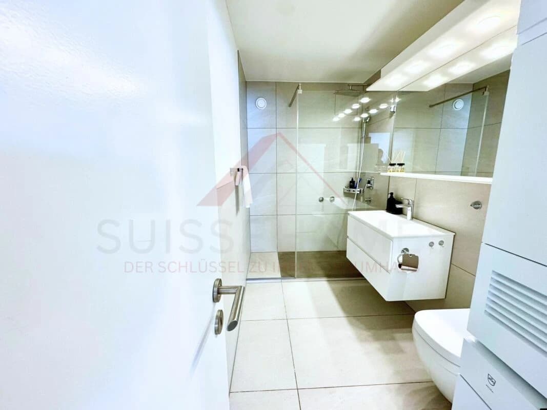 Exklusive 3.5-Zimmer-Wohnung im 15. Obergeschoss mit spektakulärer Weitsicht in 8152 Opfikon