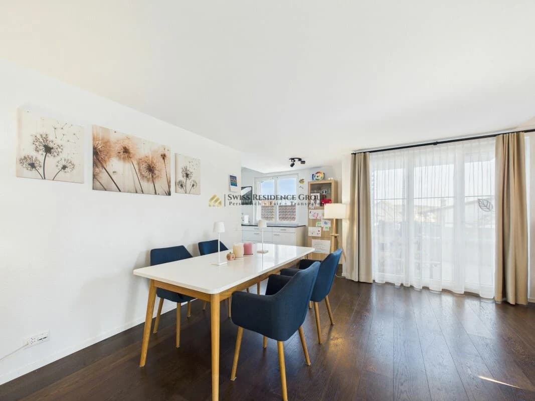 Grosszügige Dach-Maisonette mit Klimaanlage im steuergünstigen Neerach