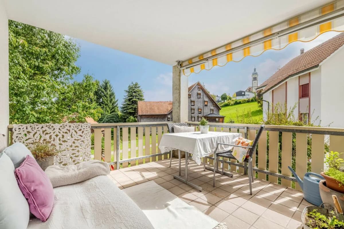 Ruhig, Sonnig und mit viel Platz: 6.5-Zimmer-Dachmaisonettewohnung mit hellen Räumen im schönen Speicher