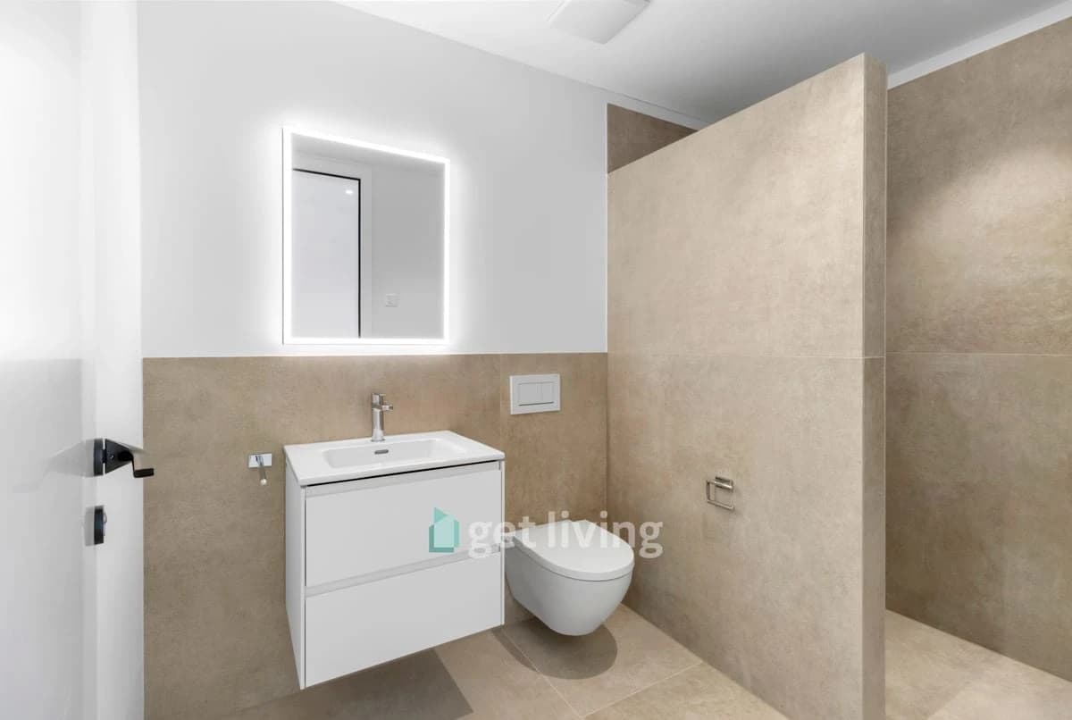 NEUBAU AN TOPLAGE MIT GROSSZÜGIGEM SITZPLATZ (88 M²) SOWIE EIGENER WASCHKÜCHE UND KELLER (23 M²) DIE WOHNUNG KANN AUF WUNSCH AUCH MÖBLIERT GEMIETET WERDEN.