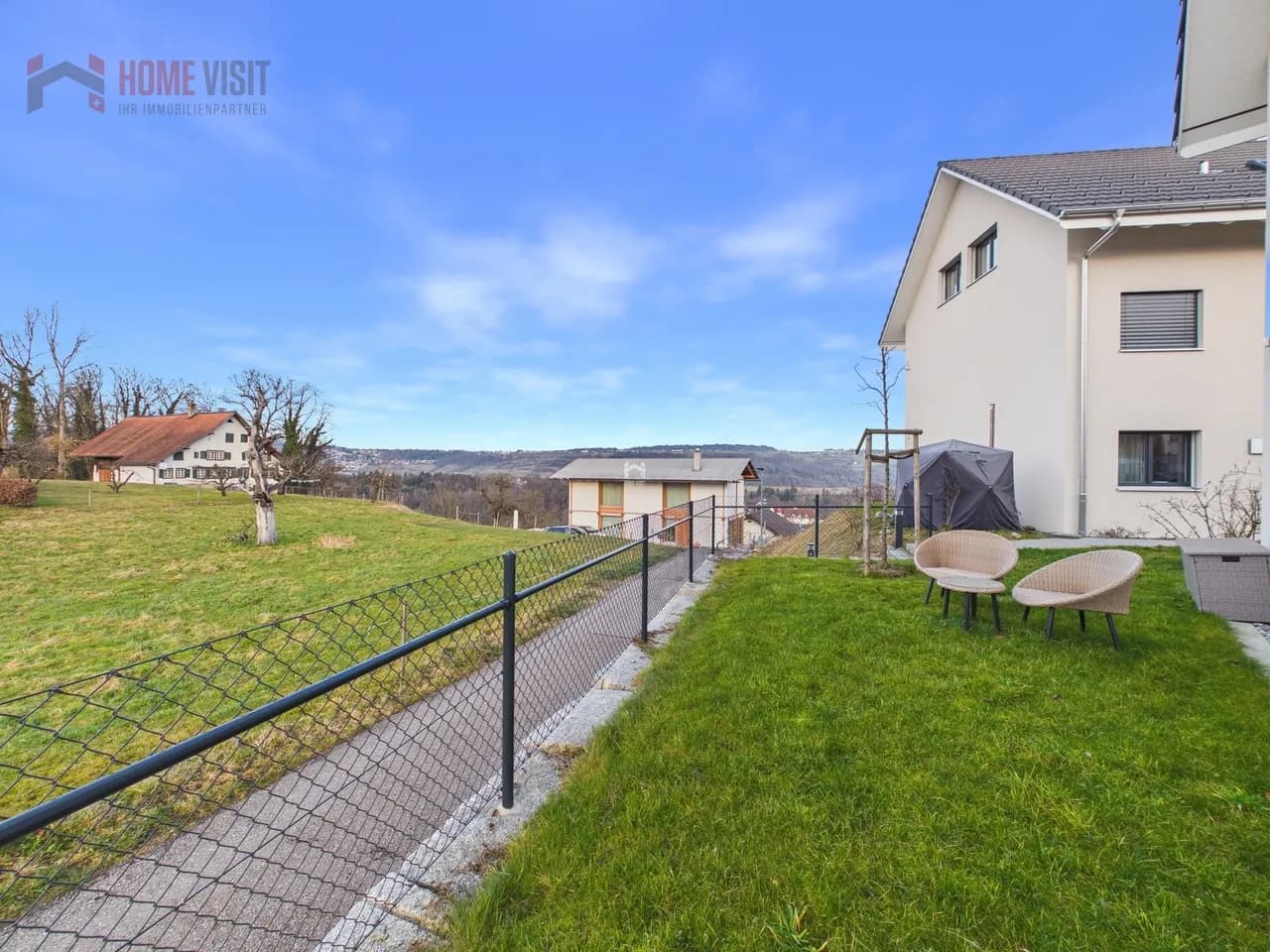 Exklusive 3.5-Zimmer-Gartenwohnung mit beheiztem Hobbyraum