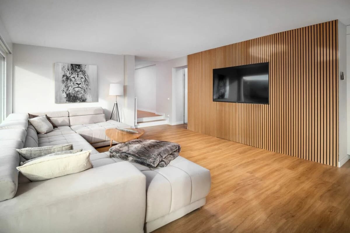 Komplett renoviert, mit Pool und traumhafter Aussicht!