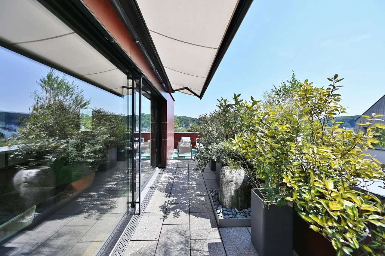 AT THE TOP - ATTIKAWOHNUNG DER SUPERLATIVE