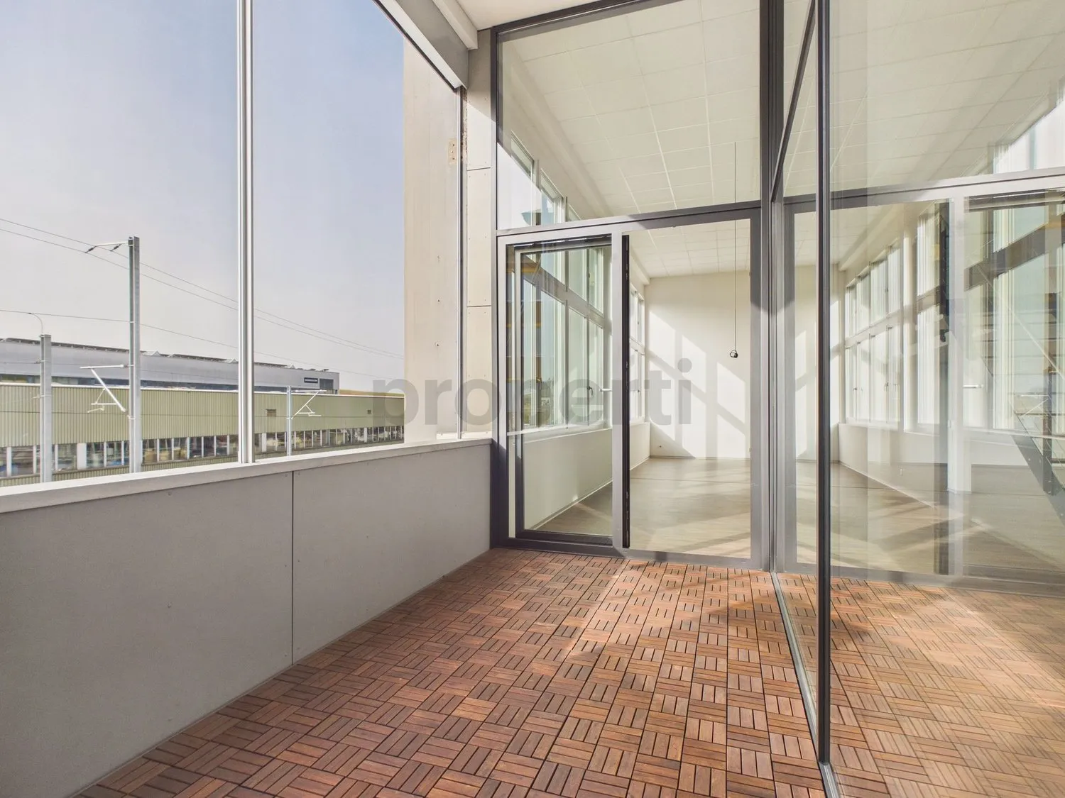 Helle Loft-Wohnung mit Balkon und Galerie