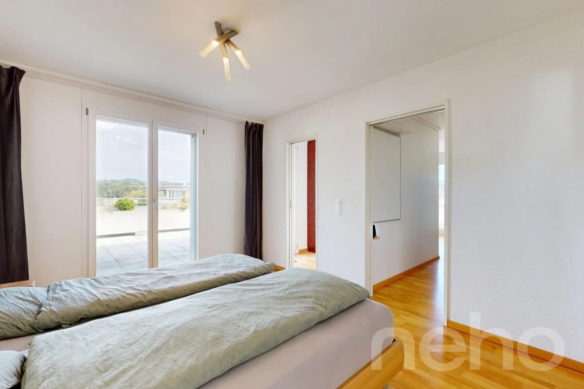 Grosszügige 5.5-Zimmer-Attikawohnung mit Liftzugang und Weitblick