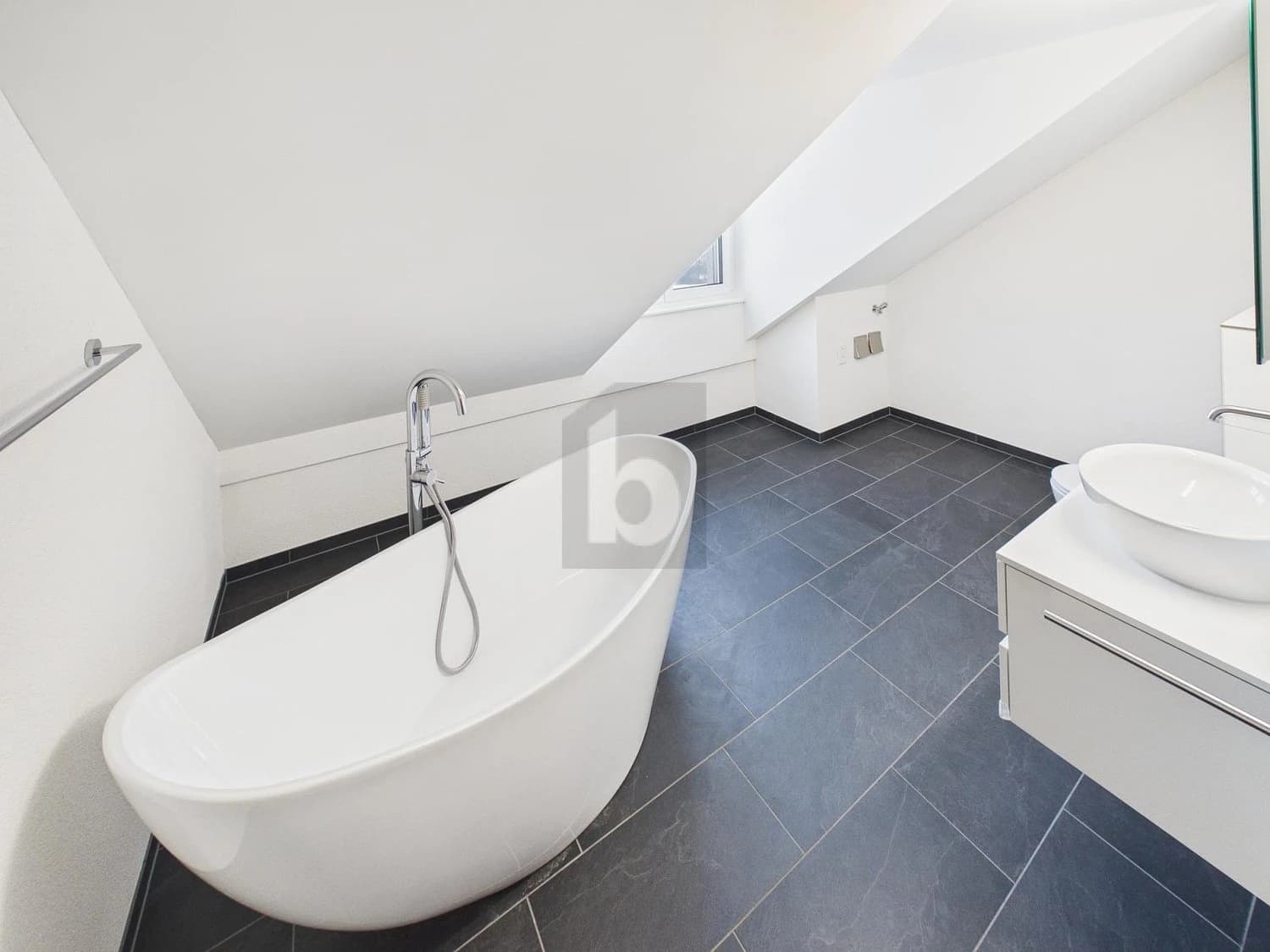 LICHTDURCHFLUTET, MODERN, HAUSTIERFREUNDLICH