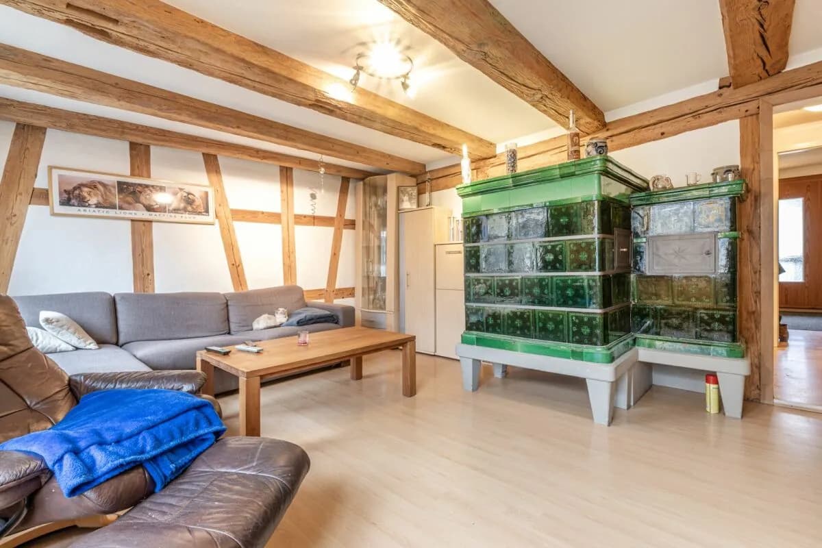 Potenzialreiches Bauernhaus mit drei Wohneinheiten und Scheune