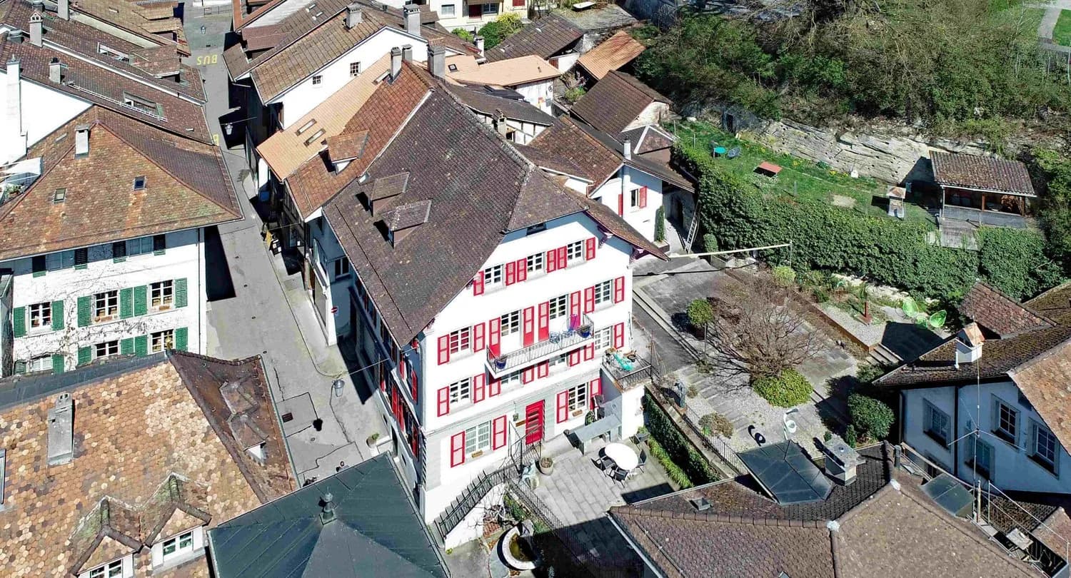 Ä ehrwürdigi Autstadt-Liegeschaft mit huufe Potenzial und ere ärdeschöne Gartealag