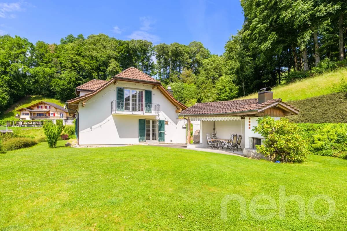 Grosszügiges Einfamilienhaus mit Weitblick und traumhaftem Garten