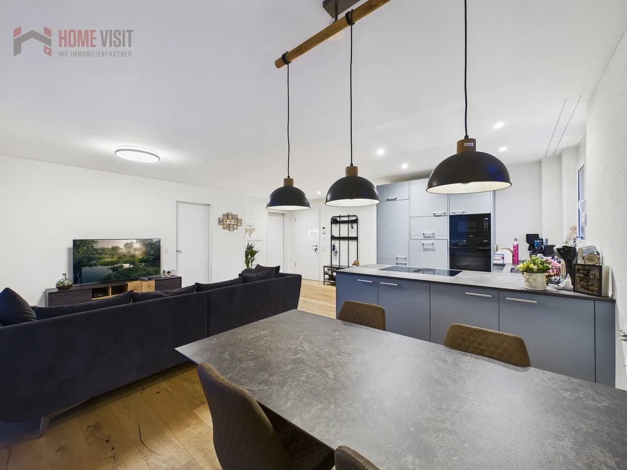 Exklusive 3.5-Zimmer-Gartenwohnung mit beheiztem Hobbyraum