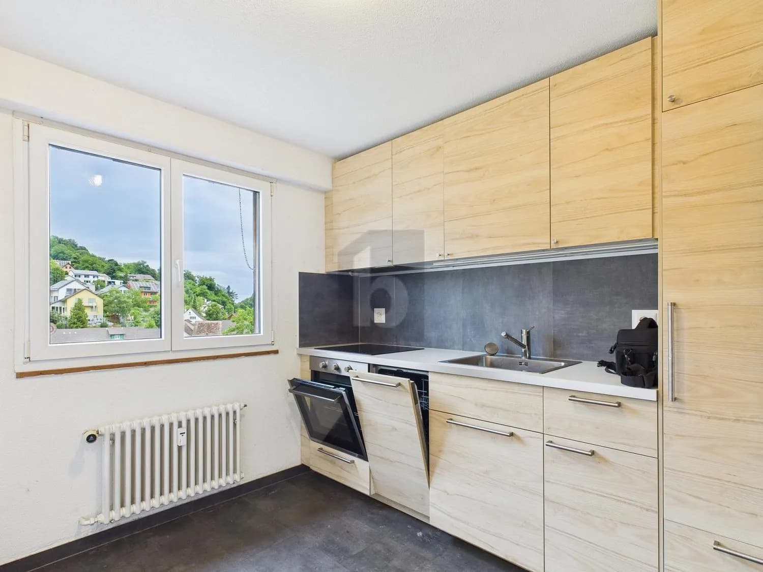 LICHTDURCHFLUTET MIT PRAKTISCHEM GRUNDRISS