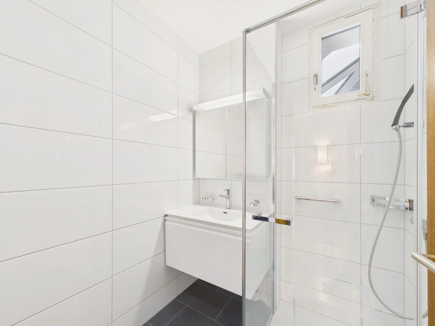 Zentral gelegene 4.5-Zimmer-Etagenwohnung mit 200 m2 grosser Terasse + 18 m2 Wintergarten in St. Gallen