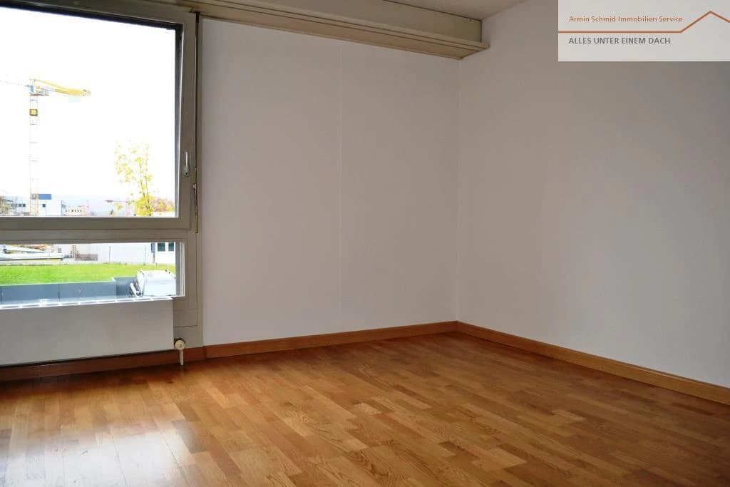 Wunderbare 2 1/2-Zimmerwohnung mit Einstellhallenplatz