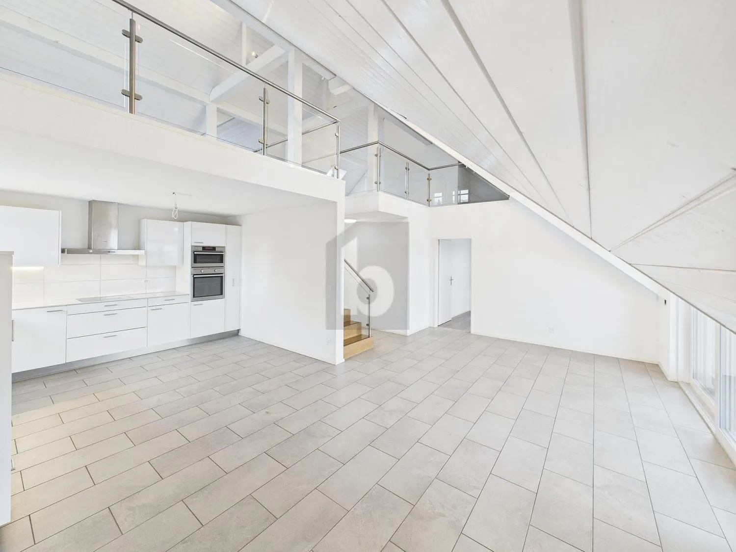 RESERVIERT (HELL AN ZENTRALER LAGE)