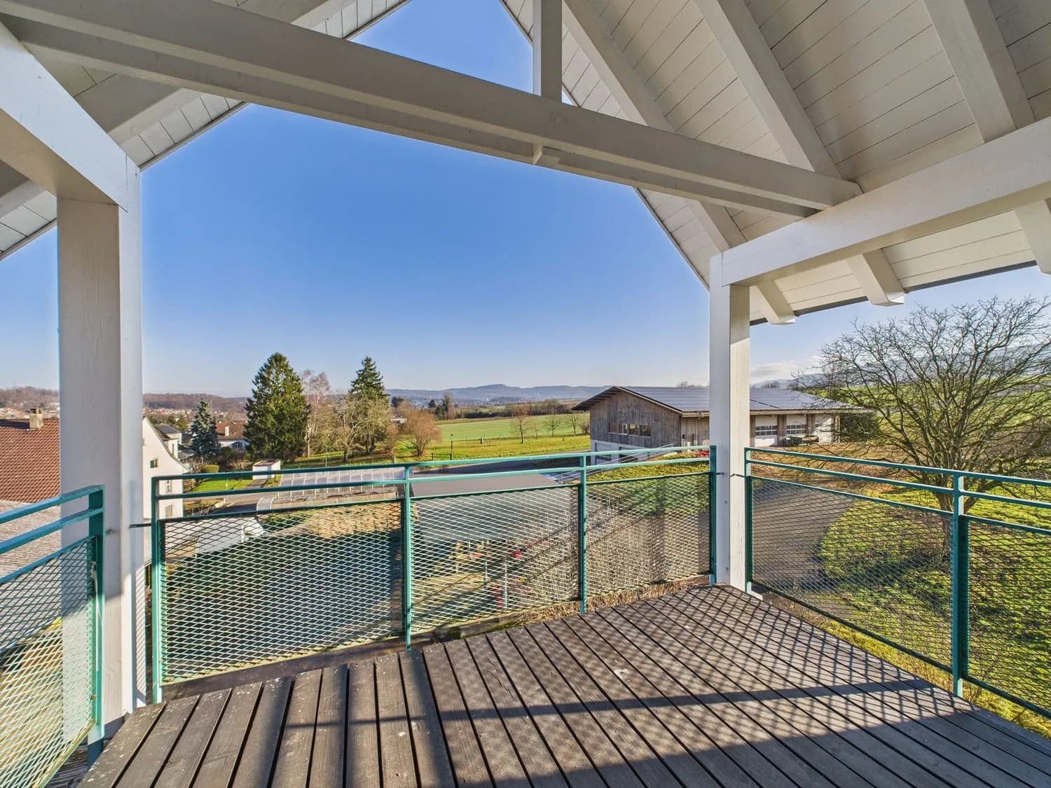 Modern 2.5-Zimmer-Roof-Flat mit Keller und Parkplatz, Biel-Benken