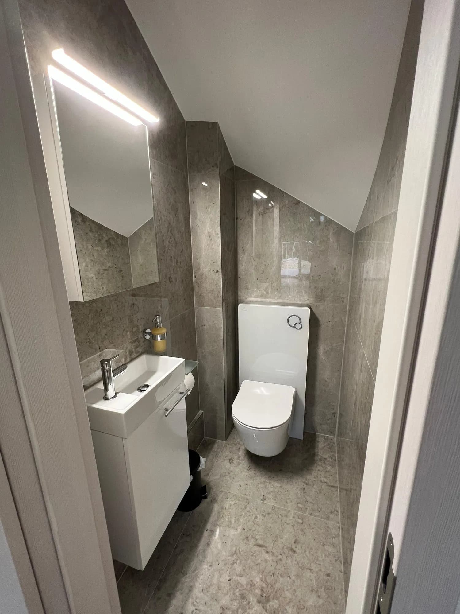 Moderne 2.5 Zimmer-Wohnung im idyllischen Rheinhaldenquartier