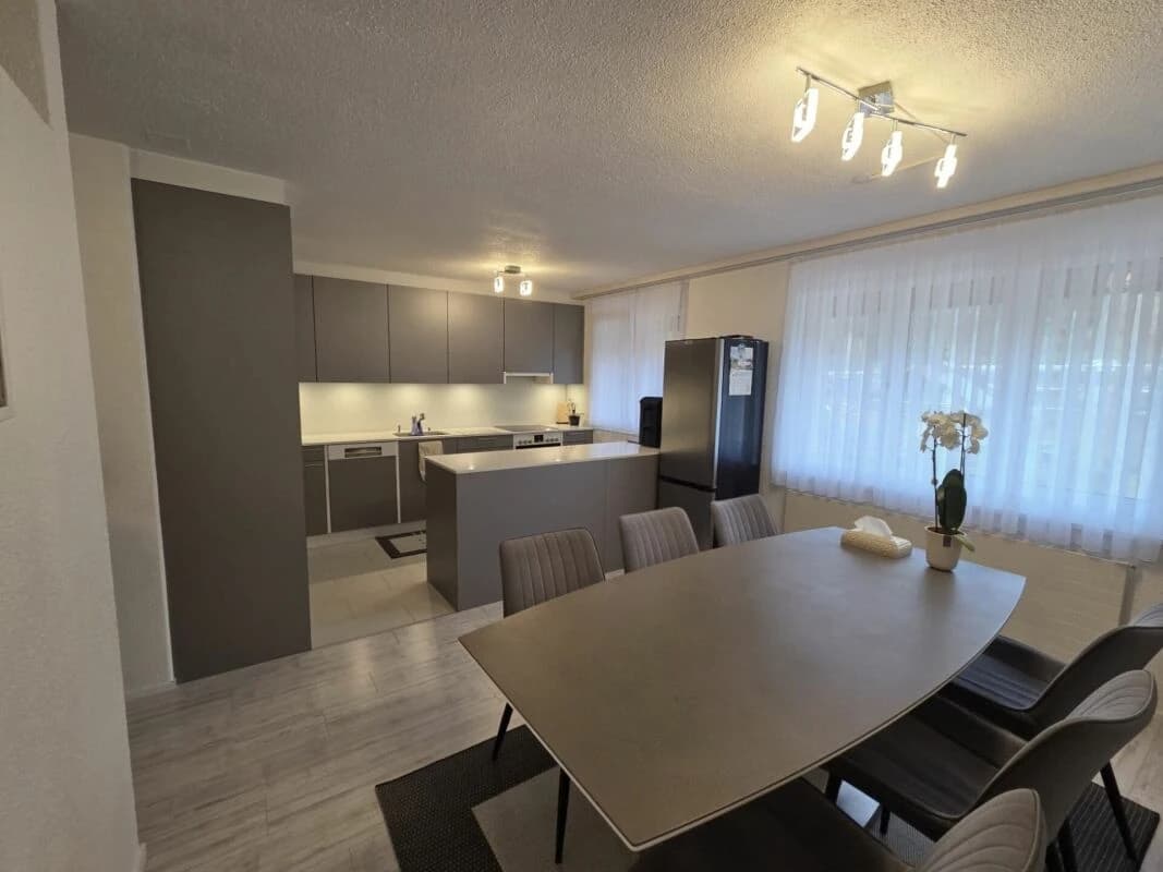 Zu verkaufen im Zihlackerring 13 in Turbenthal grosse 4.5 Zi.-Wohnung. Nur 2 Gehminuten bis ÖV.