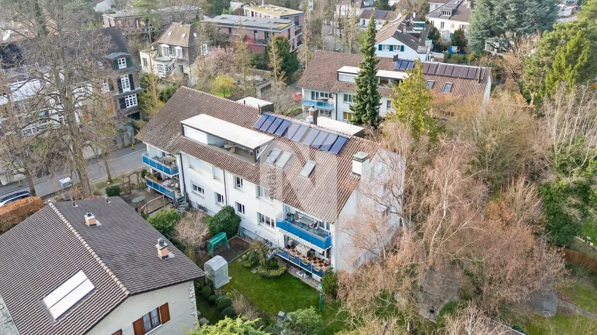 Familienfreundliche Gartenwohnung mit Balkon, eigenem Garten, Garagenbox und zusätzlichem Hobbyraum in bester Lage auf dem Bruderholz