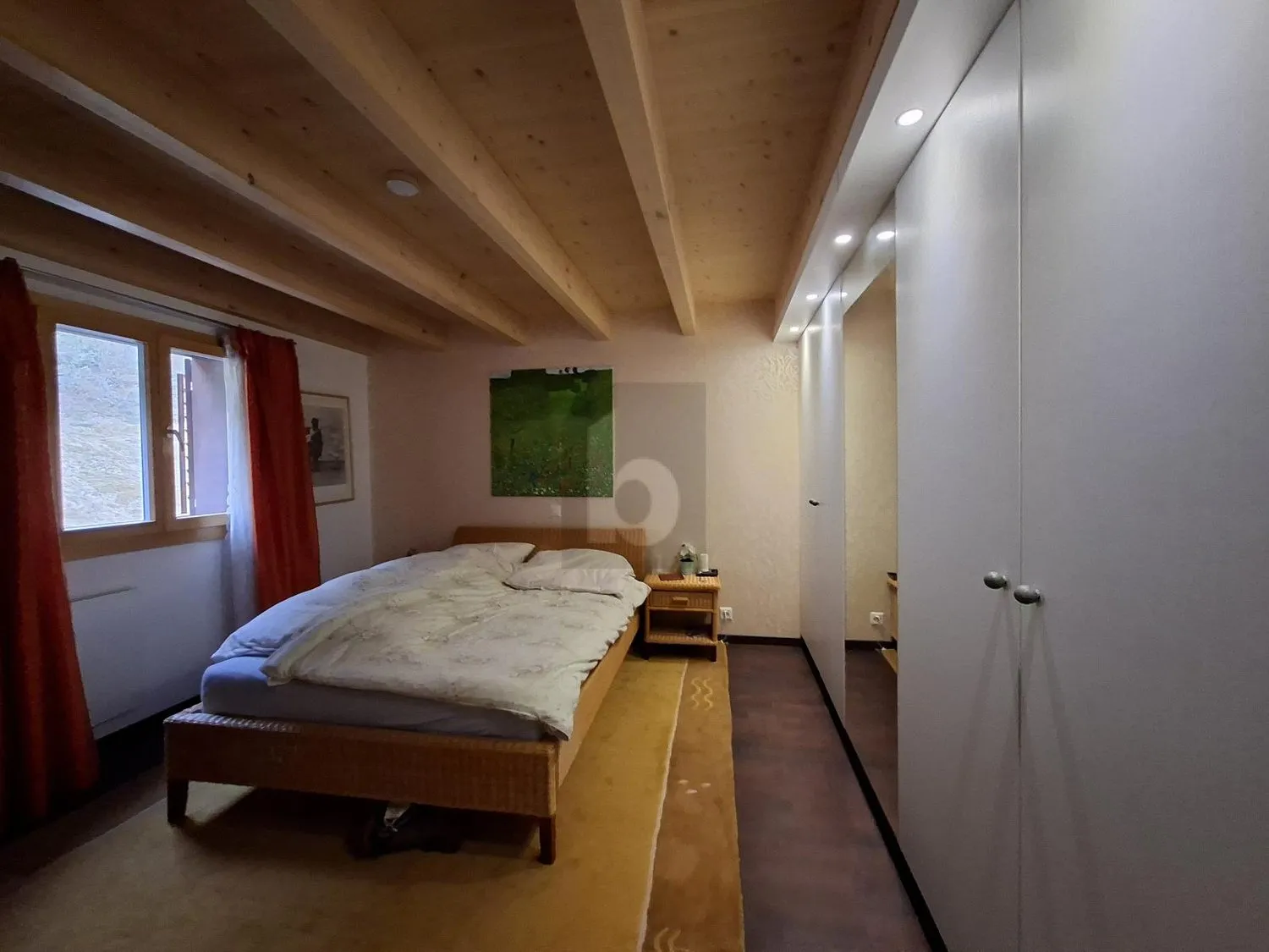 MIT HERRLICHER AUSSICHT AUF SEE UND BERGE