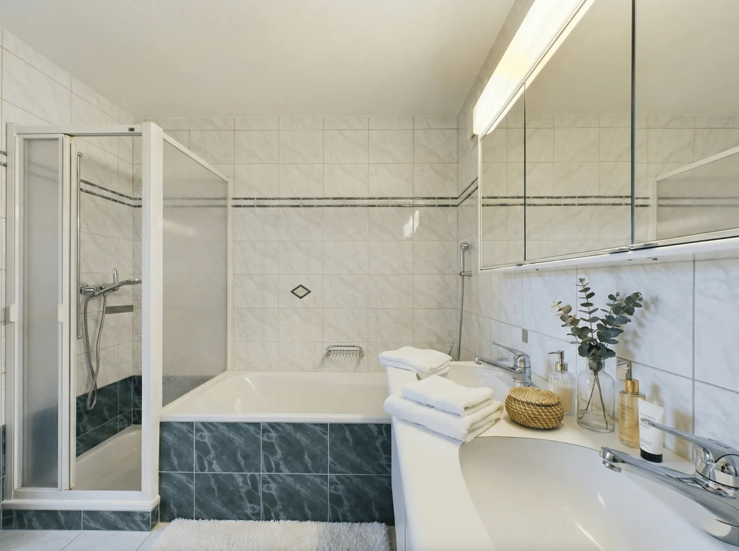 Charmante 3.5 Zimmer Wohnung mit Gartensitzplatz und privatem Garten in Samstagern