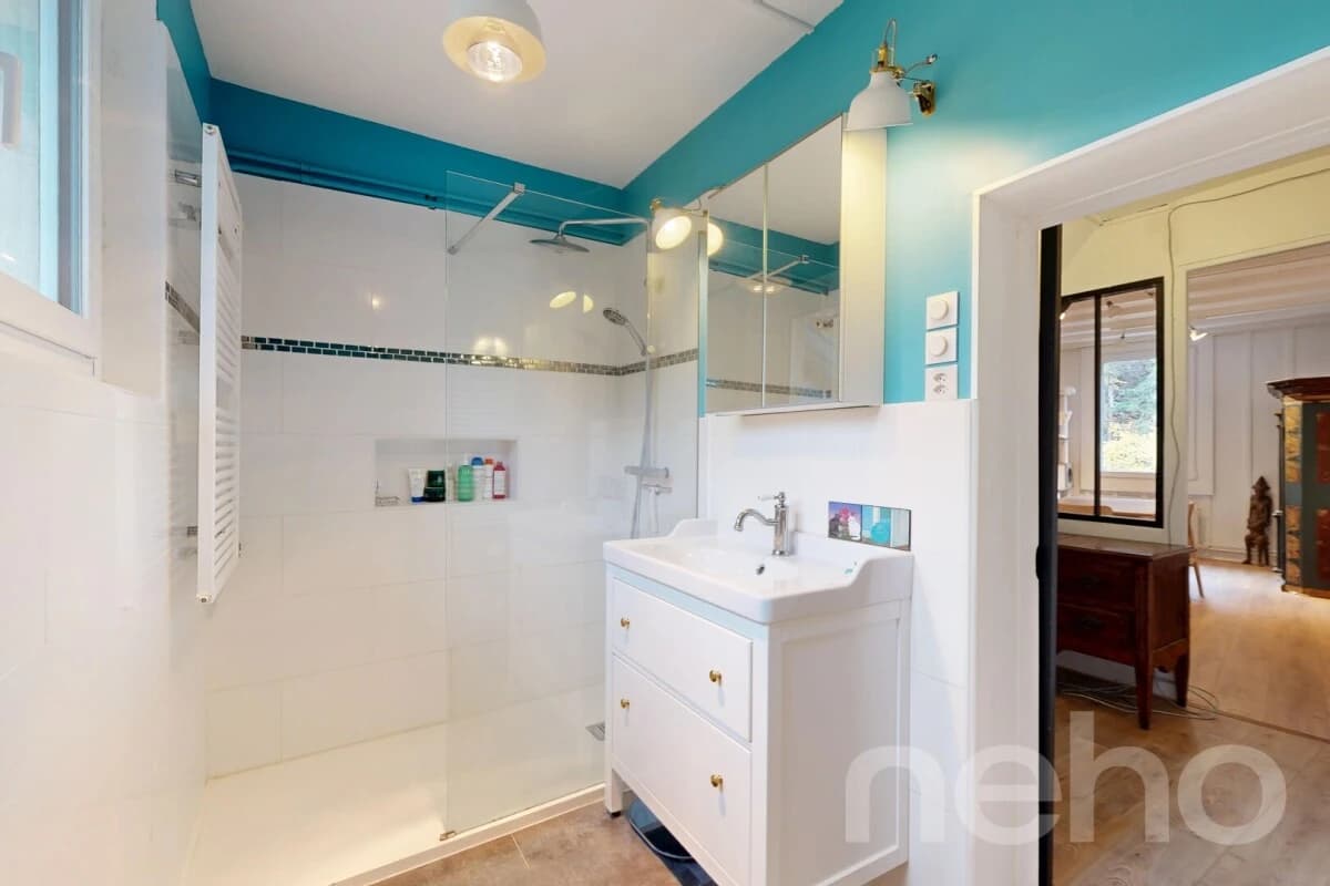 Family home with 2 units, large garden and forest views