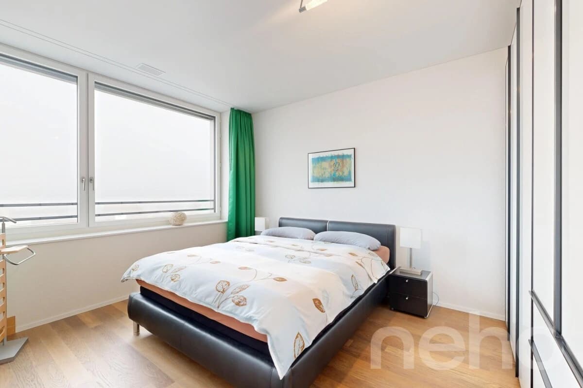 Moderne 4.5-Zimmerwohnung mit Loggia, Weitblick und Tiefgaragenplätzen