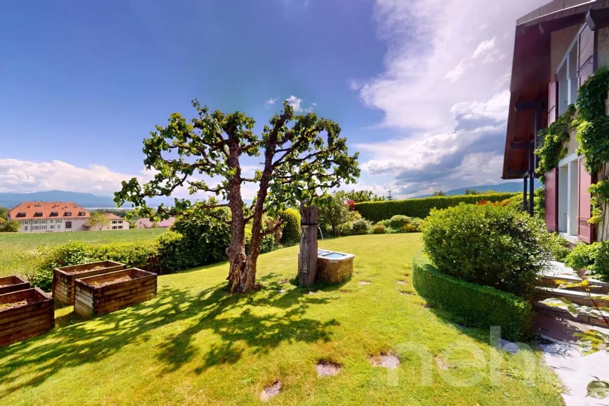 Charme et espace : maison avec vue dégagée sur Lac et montagnes