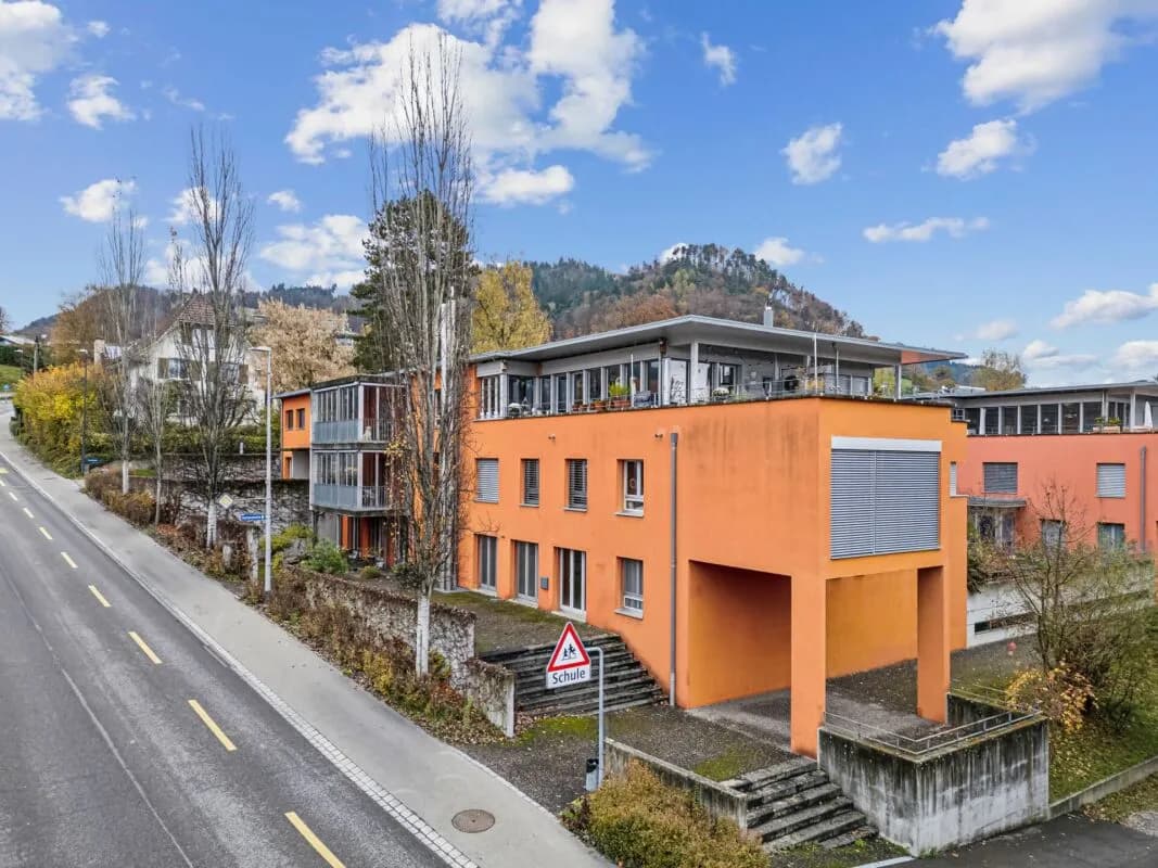 Vielseitig nutzbare Wohn- und Geschäftsliegenschaft in Bolligen