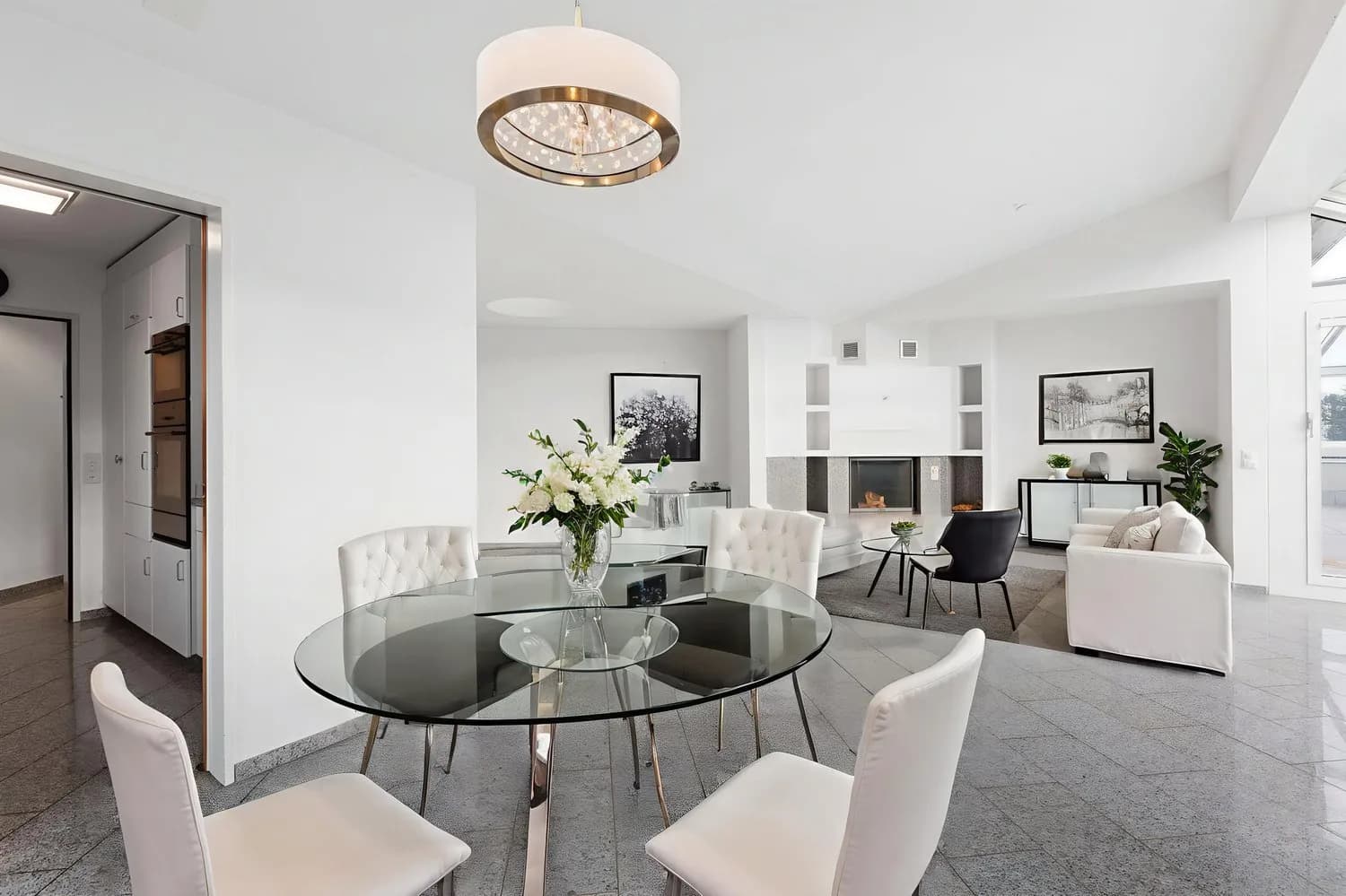 ATTIKA ÜBER DEN DÄCHERN VON BREMGARTEN