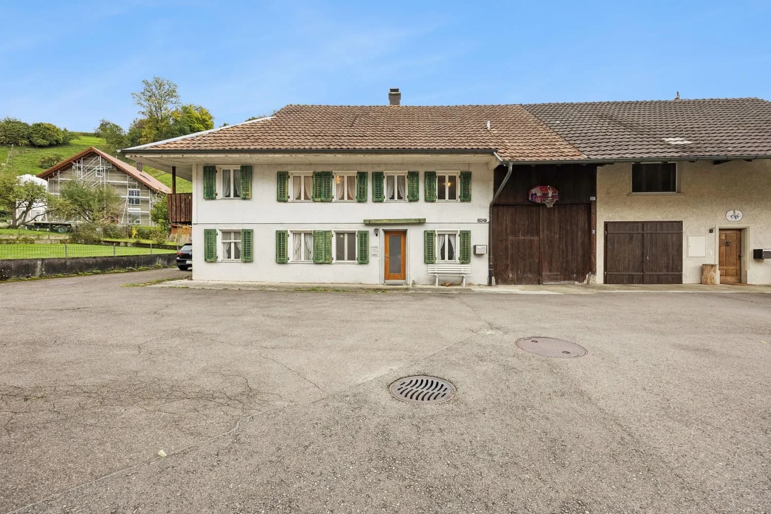 Grosszügiges 7-Zimmer-Haus in Leibstadt mit grosser Dachterrasse und viel Potenzial
