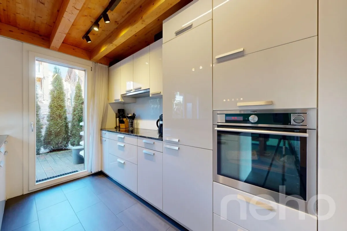 Grosszügige Doppelhaushälfte mit Garten und Terrassen an ruhiger Lage