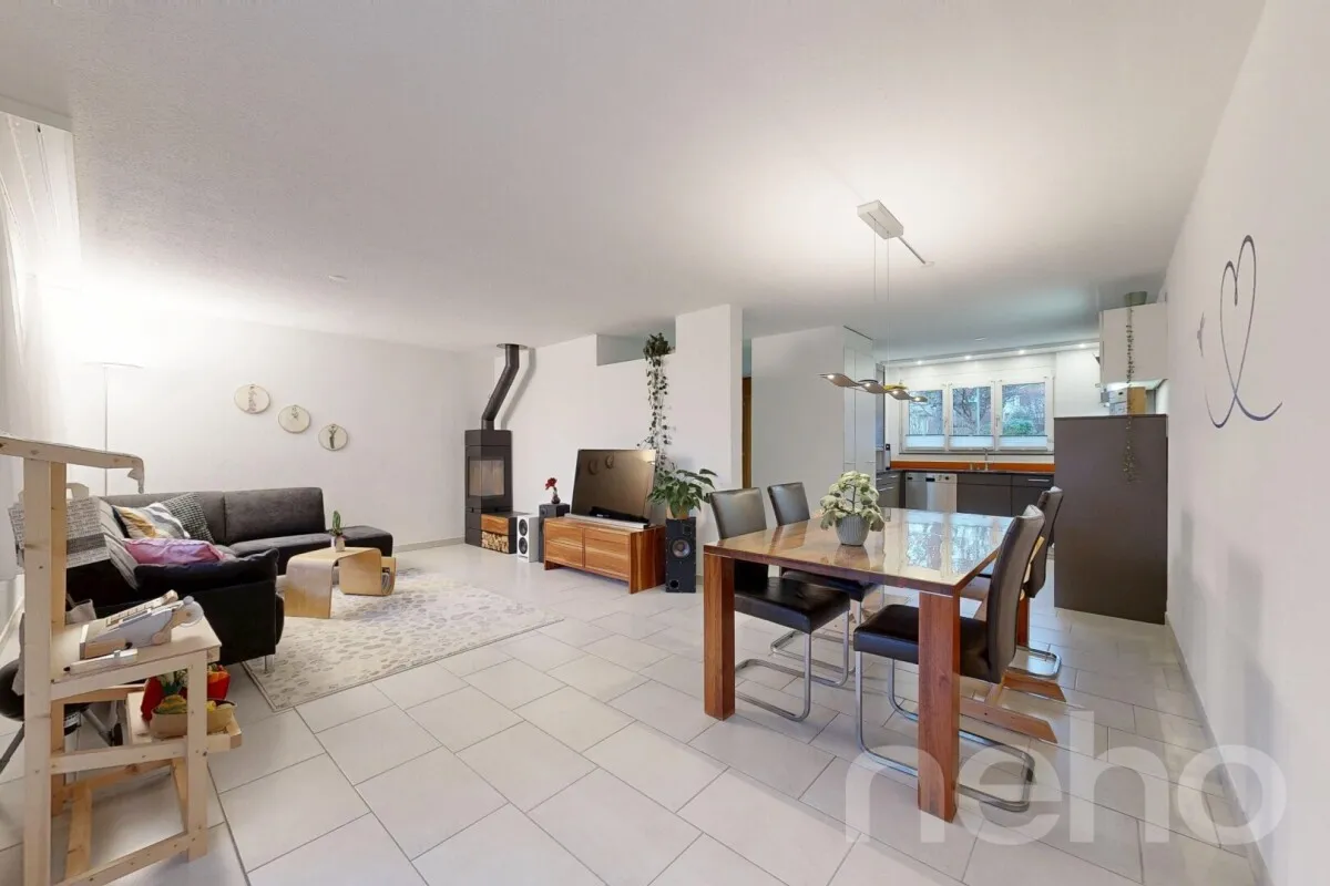 Modernisiertes DEFH mit PV-Anlage, Wärmepumpe und Pergola