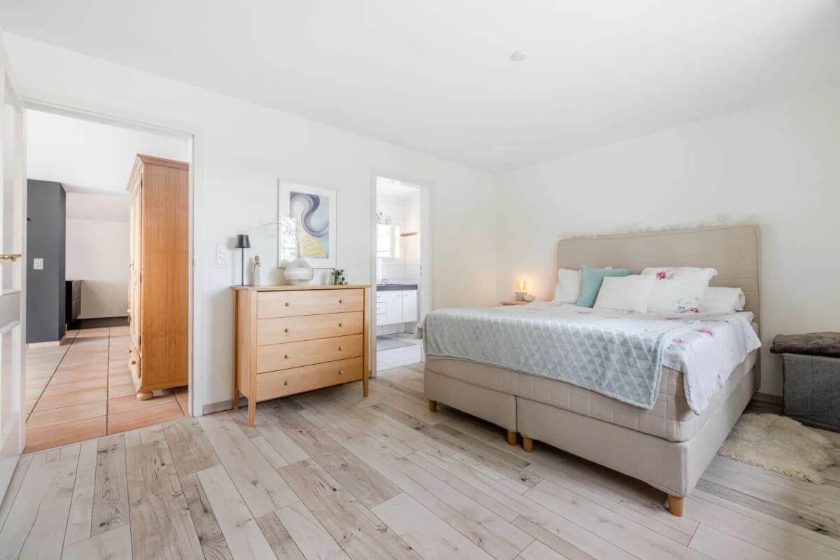 Ruhig, Sonnig und mit viel Platz: 6.5-Zimmer-Dachmaisonettewohnung mit hellen Räumen im schönen Speicher