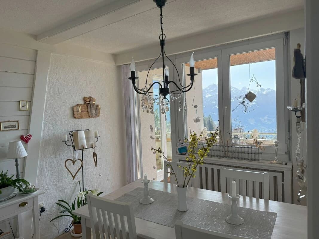 unverbaubarer Weitblick über den Thunersee und die umliegenden Bergketten