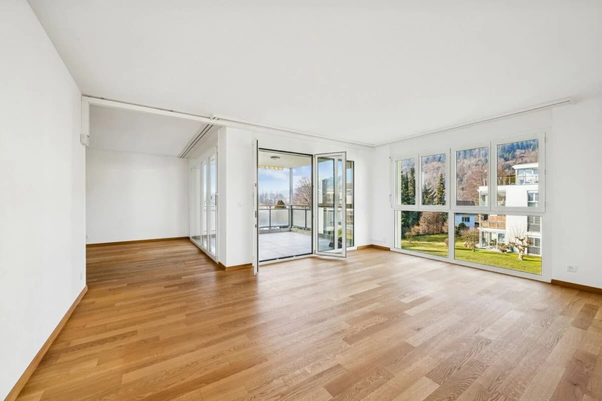 Attraktive 4.5-Zimmer-Etagenwohnung mit Balkon und Weitsicht ins Grüne