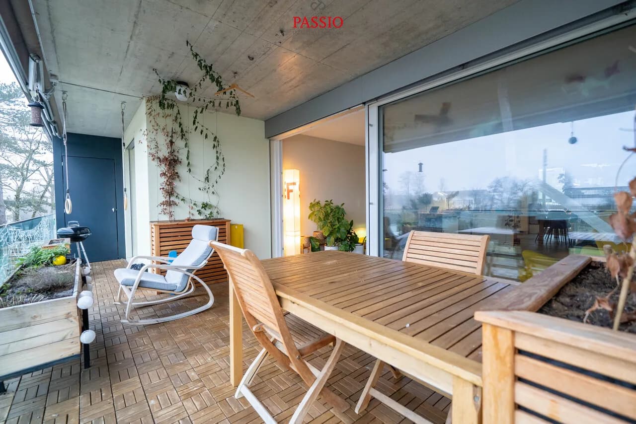 Moderne 4.5-Zimmer Wohnung mit grossem Balkon und Kanalsicht