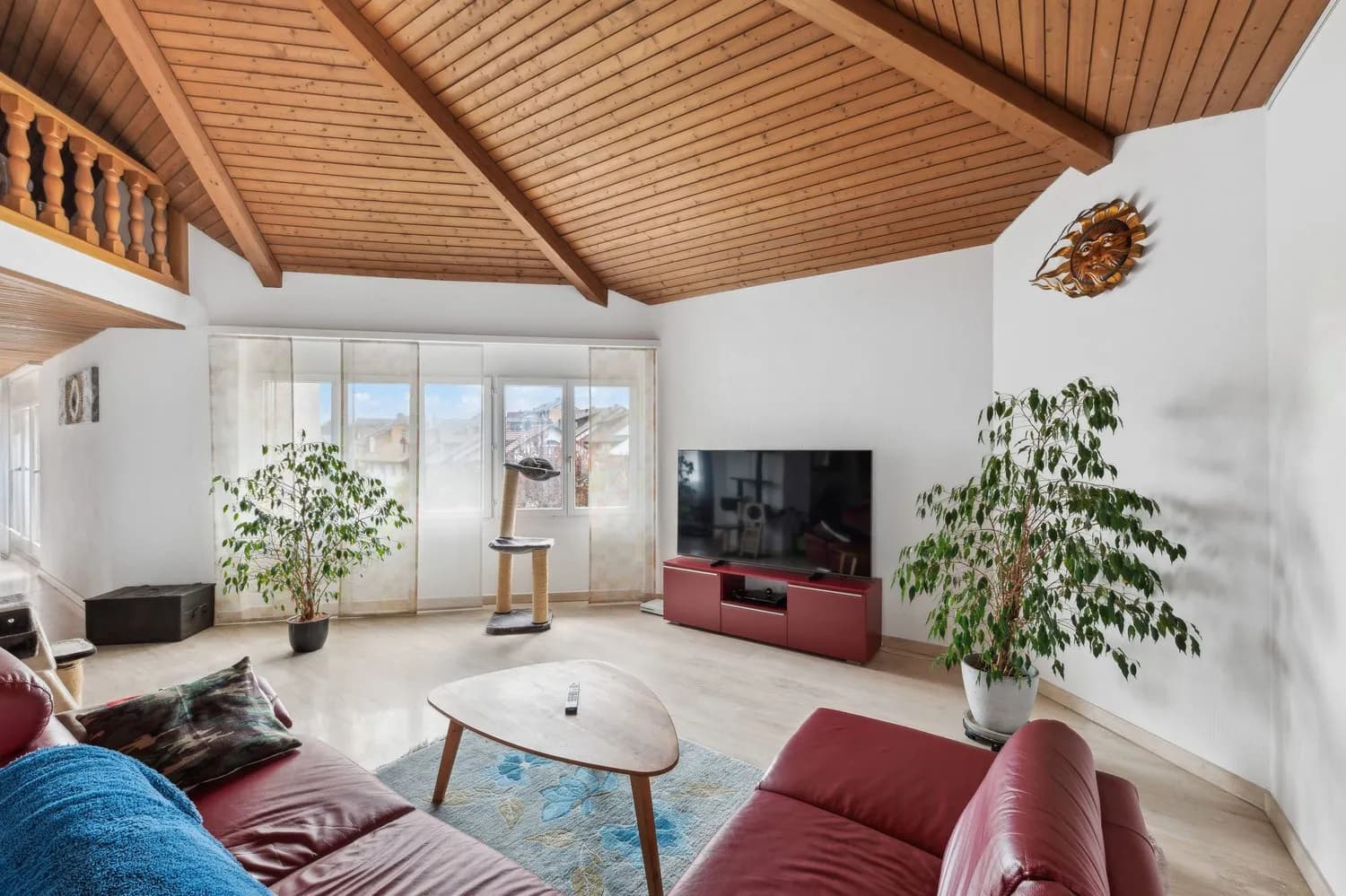 Den Sommer auf den Terrassen der hellen Attika- Maisonette in Henggart geniessen?