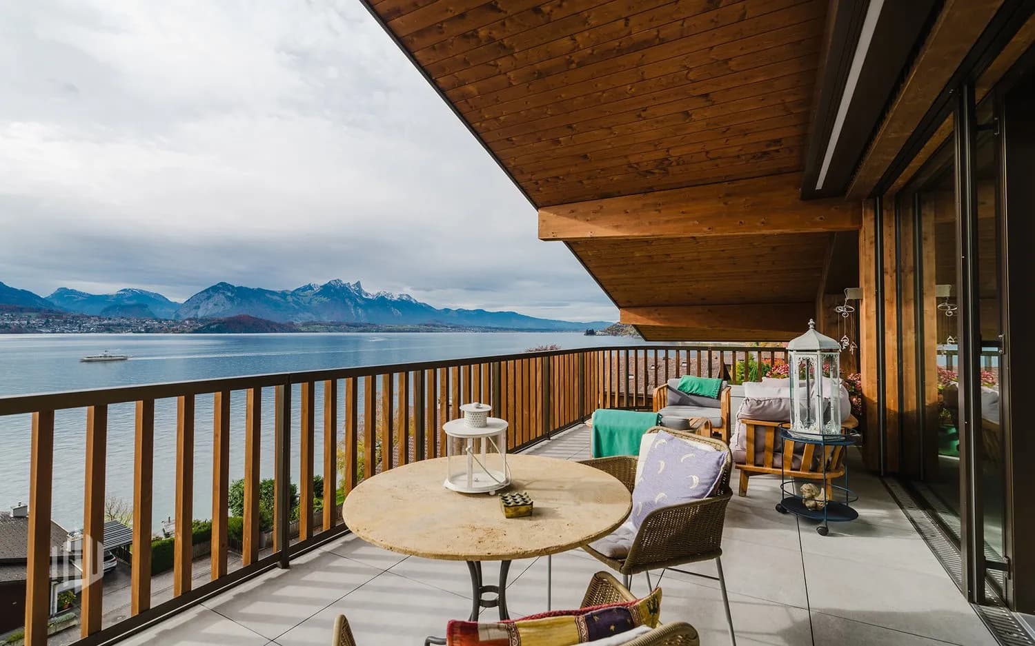 ImmoWyss -  Exklusive Dachwohnung im "Lake Spirit"  über dem Thunersee