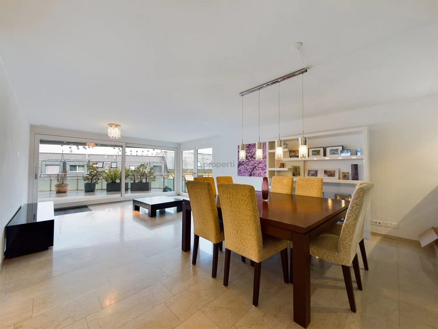 Helle 3.5-Zimmer-Terrassenwohnung mit Seesicht über den Dächern von Pfäffikon SZ