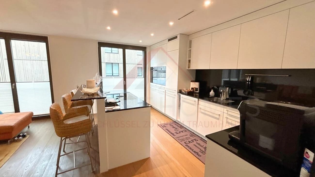 Moderne 5.5-Zimmer-Maisonette mit Loggia, Designküche und Minergie-Standard in zentraler Lage