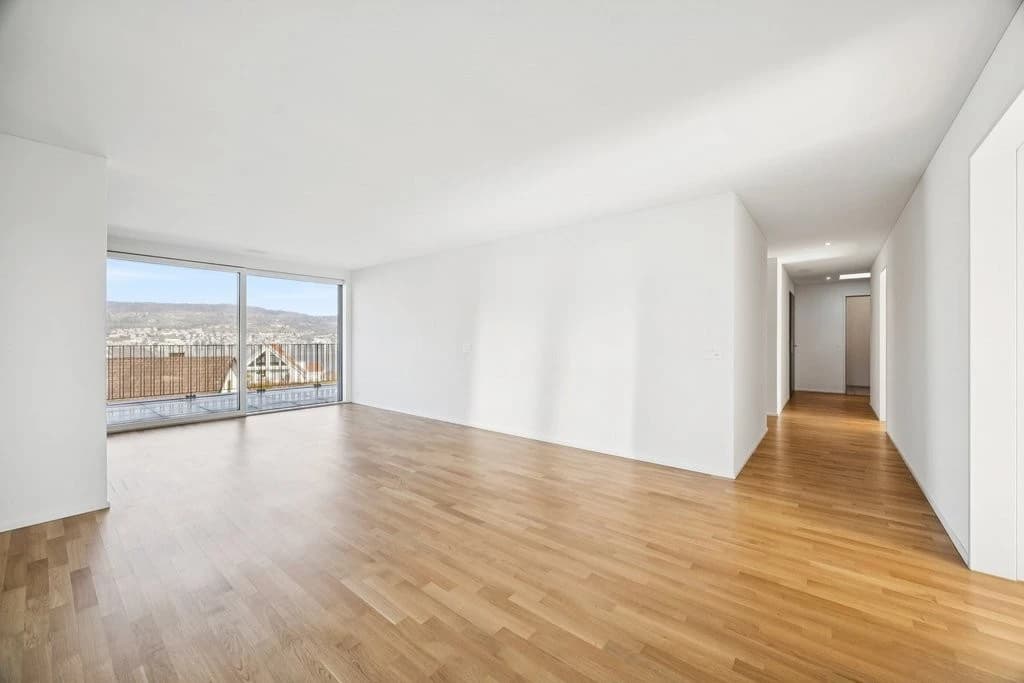 Attikatraum mit Blick auf den See und 64m2 Terrasse