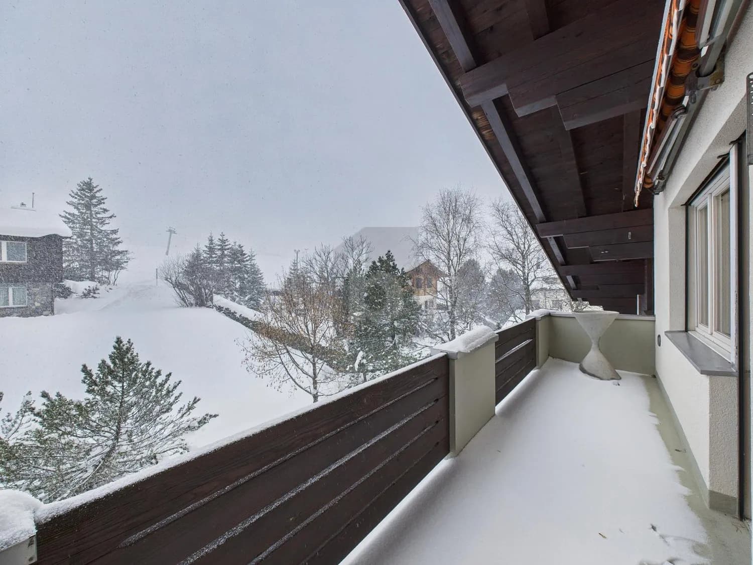 WEITBLICK IN DIE BERGE UND INS SKIGEBIET